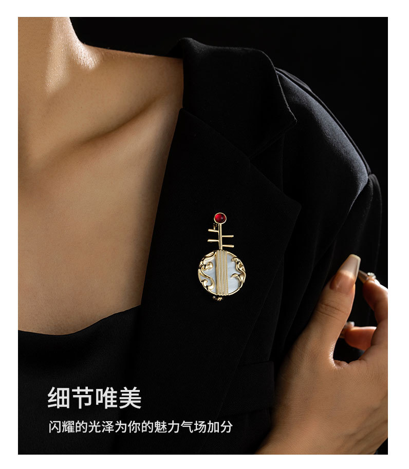 宫廷古典国风乐器胸针天然贝壳精致琵琶胸花新款个性别