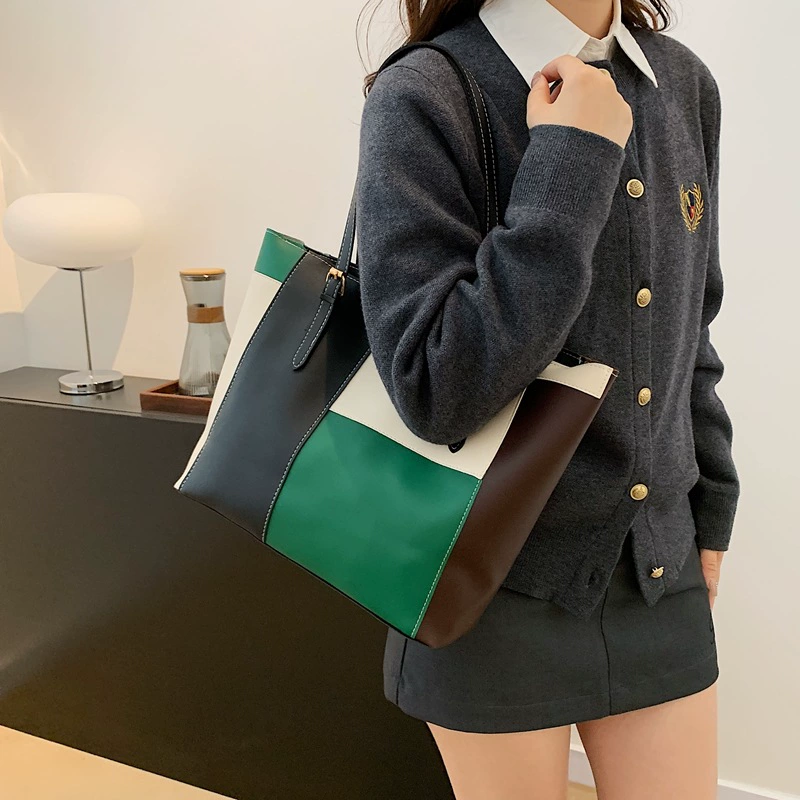 Capacious universal one-shoulder bag to go out for leisure