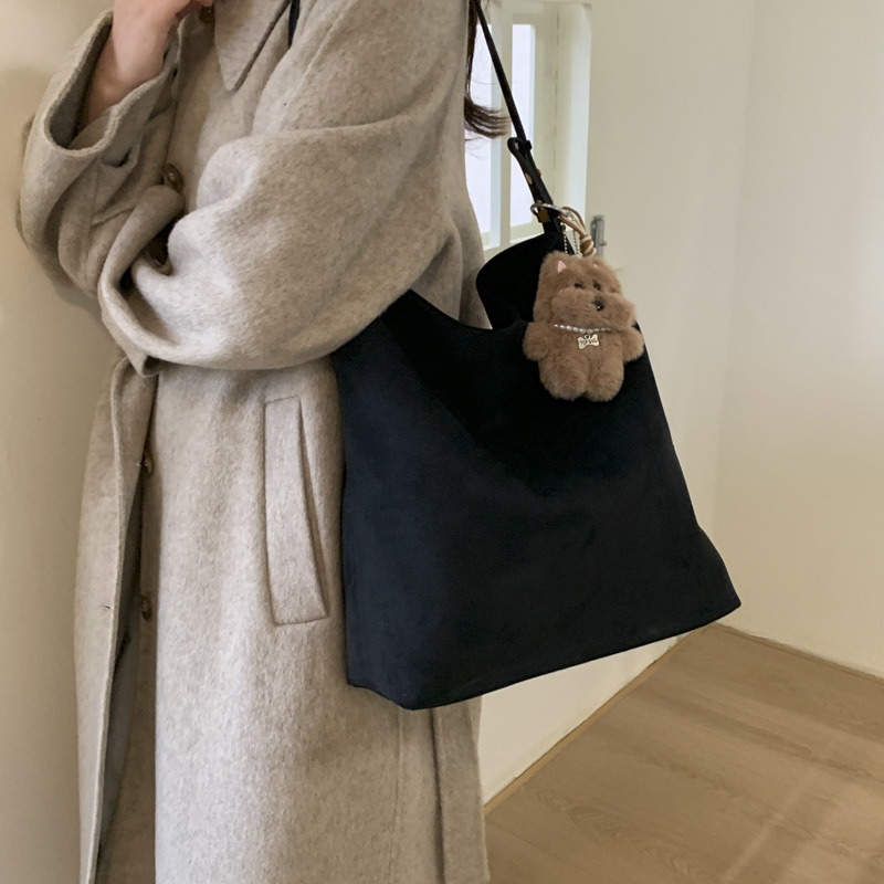 Bolso retro otoño-invierno bolso de mujer 2025 nuevo estilo de aire extranjero de gran capacidad ocio de moda de hombro único brazo bolso de viaje image 7