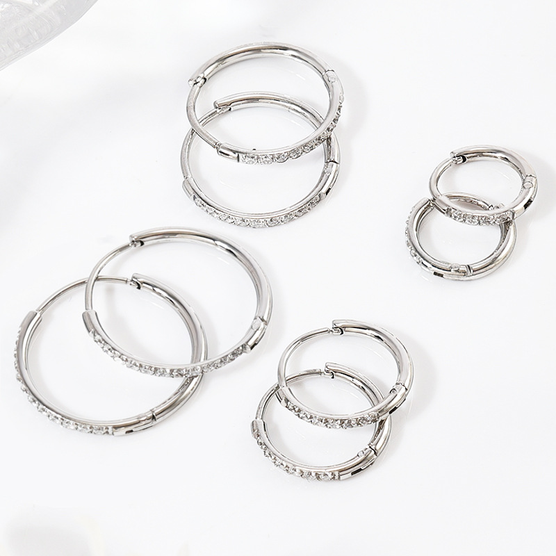 Labret piercing jewelry detail image