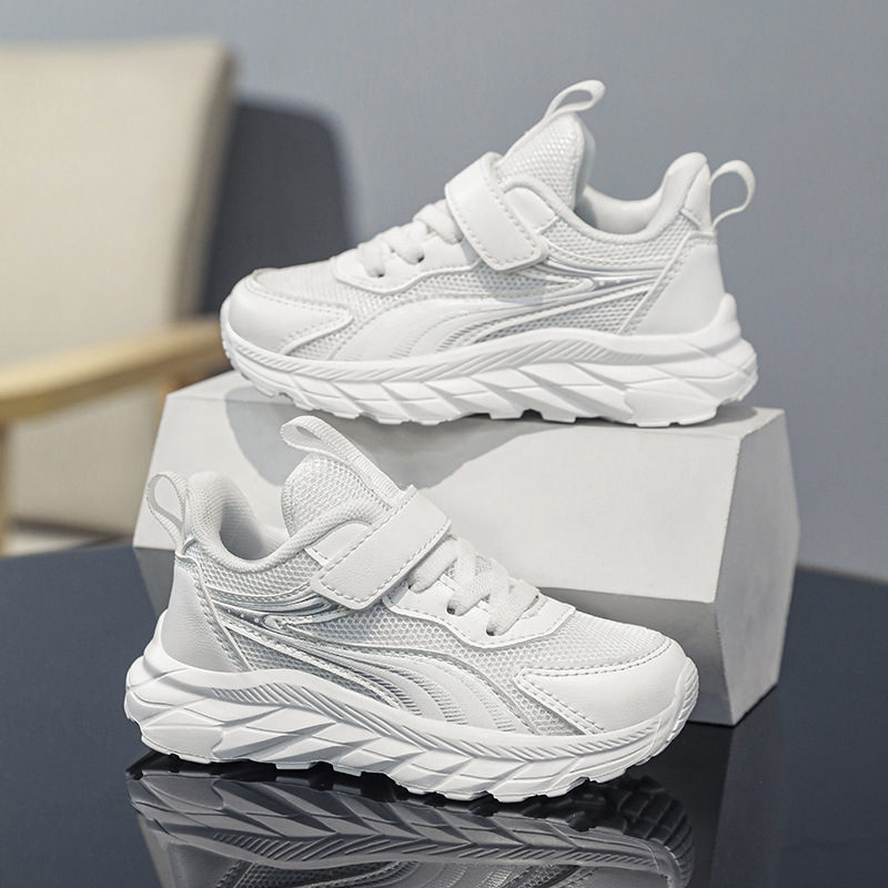 606 zapatos deportivos negros para niños primavera y otoño nuevos zapatos blancos de malla para niños zapatos para correr blancos para niñas al por mayor