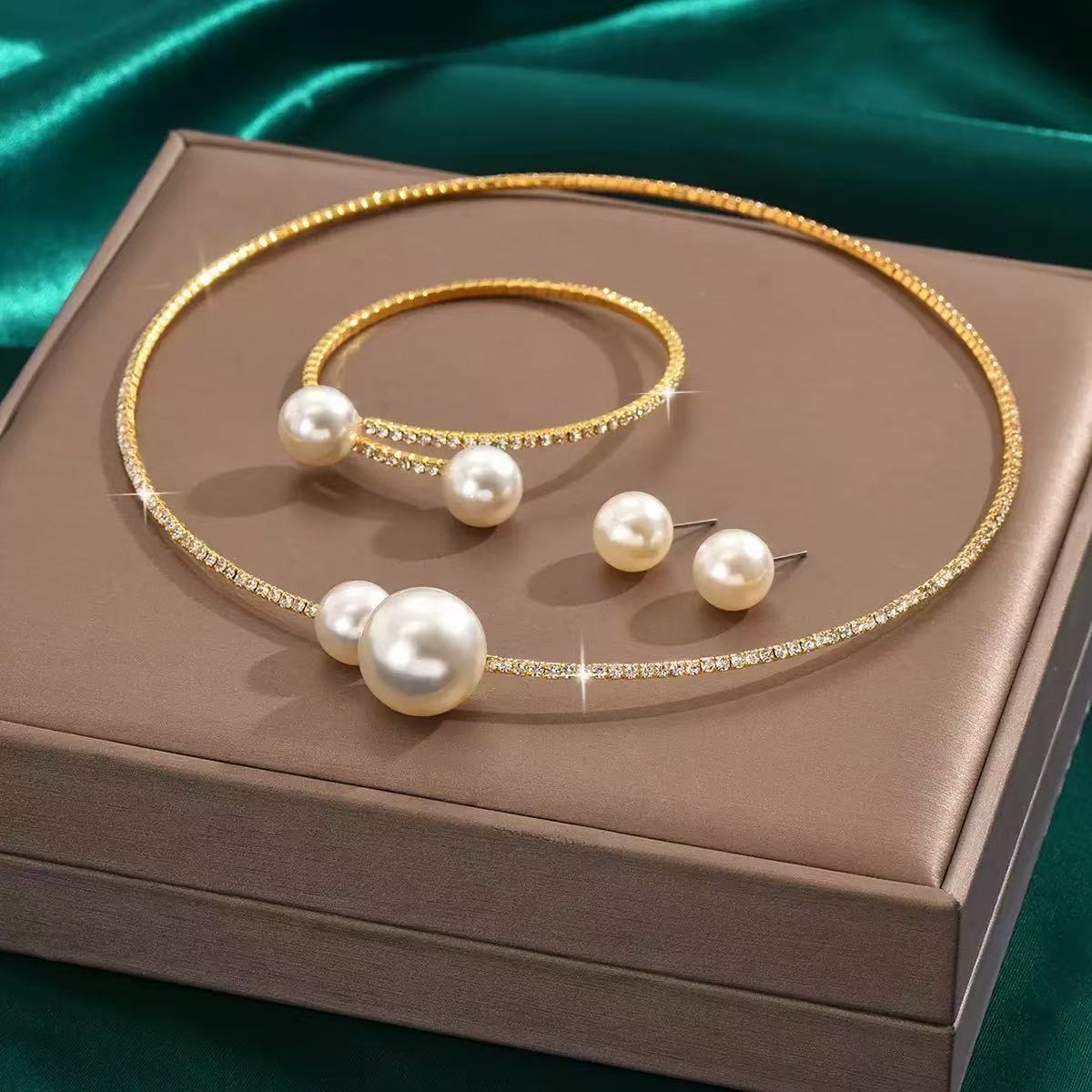 Pearl 3 piece gold set