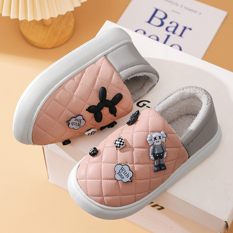 Fábrica directa de zapatos de algodón de invierno de mujeres 2024 nuevas zapatillas de peluche antideslizantes calientes con suela gruesa un cabello