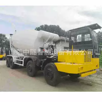 A Sixteen-Cubic-Meter Concrete Transport Vehicle with Two Betonqarışdıran maşınlar