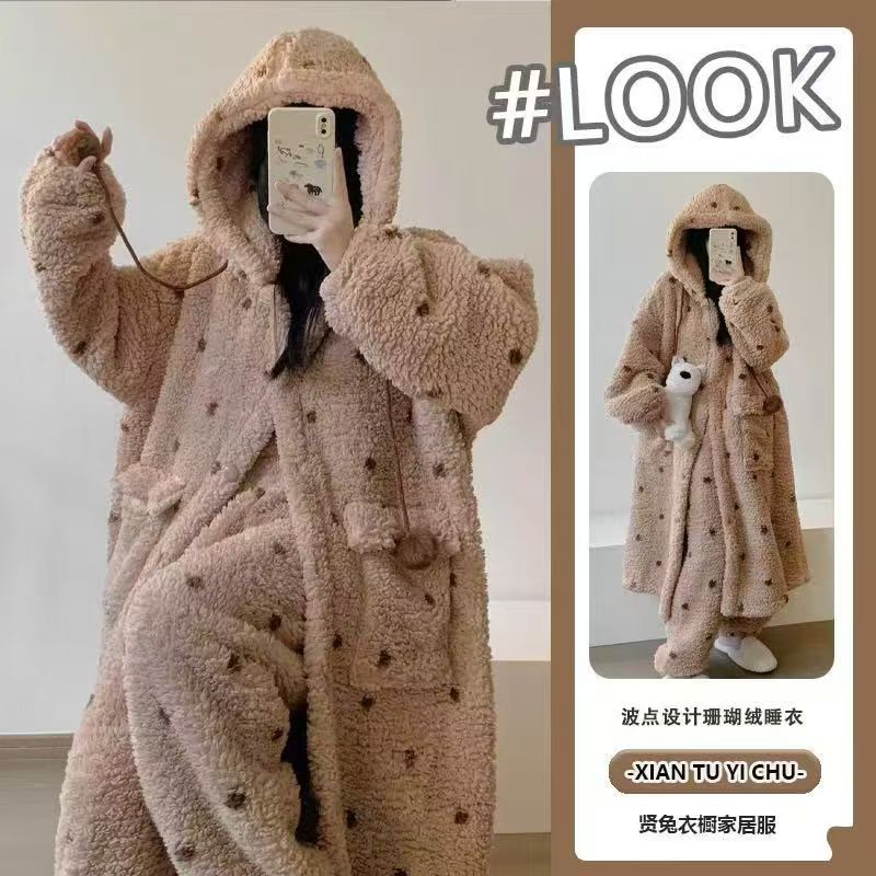 Brown polka dot hooded [nightgown + pants]