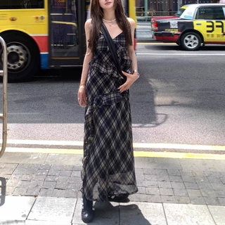 法式复古格纹荷叶边吊带连衣裙女2025夏季新款减龄收腰显瘦A字裙