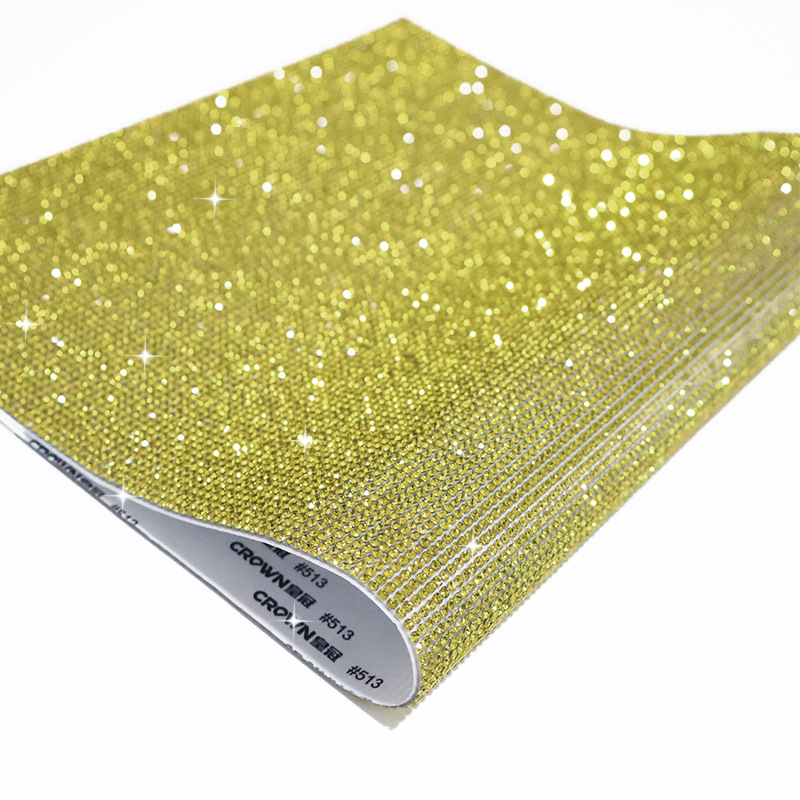 Los fabricantes venden al por mayor agua de vidrio, pegatinas de diamantes, adhesivos, taladros en caliente, piezas de diamantes decorativas para automóviles autoadhesivas, accesorios de joyería de bricolaje, taladros