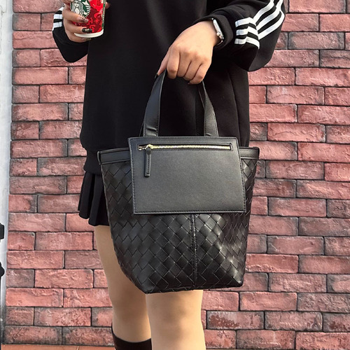 Selected Niche Woven Shoulder Bag 2024 New Model Commute Leather Fashion Casual Minimalist Tote Bag For Women