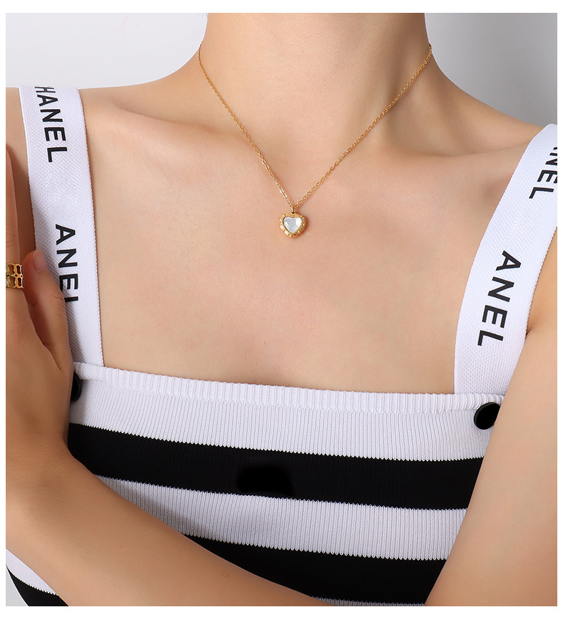 Women'S Gender Plating Design Heart White Shell Pendant Necklace Clavicle Chain Titanium Steel 18k Gold Plated Collar
