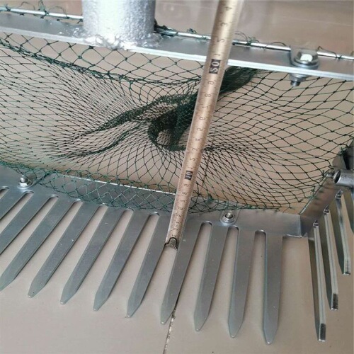 Go to the sea to catch flowers and clams, use a net with a rake to catch shells and use aquatic tools to dig out clams and snails.