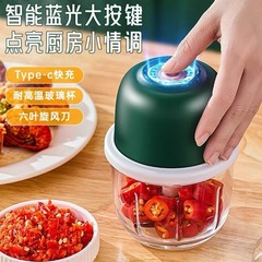 ニンニクの神器の電気はニンニクを絞ってニンニクをつぶします。