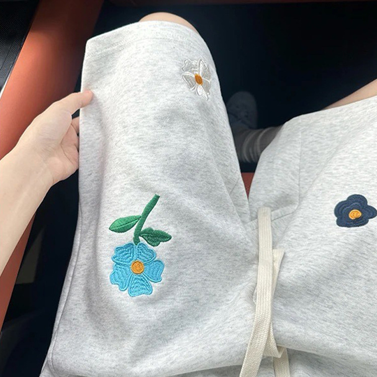 Gray American Retro Floral Embroidered Shorts Men's Summer Trendy Loose Lazy Style Couple's Knee-Length Shorts