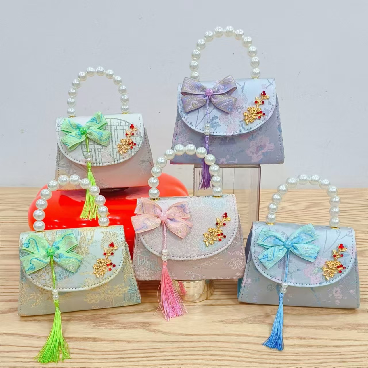 Bolsas de niños arco de estilo chino borda de niña pequeña princesa perla bolsa de cambio de mano al por mayor