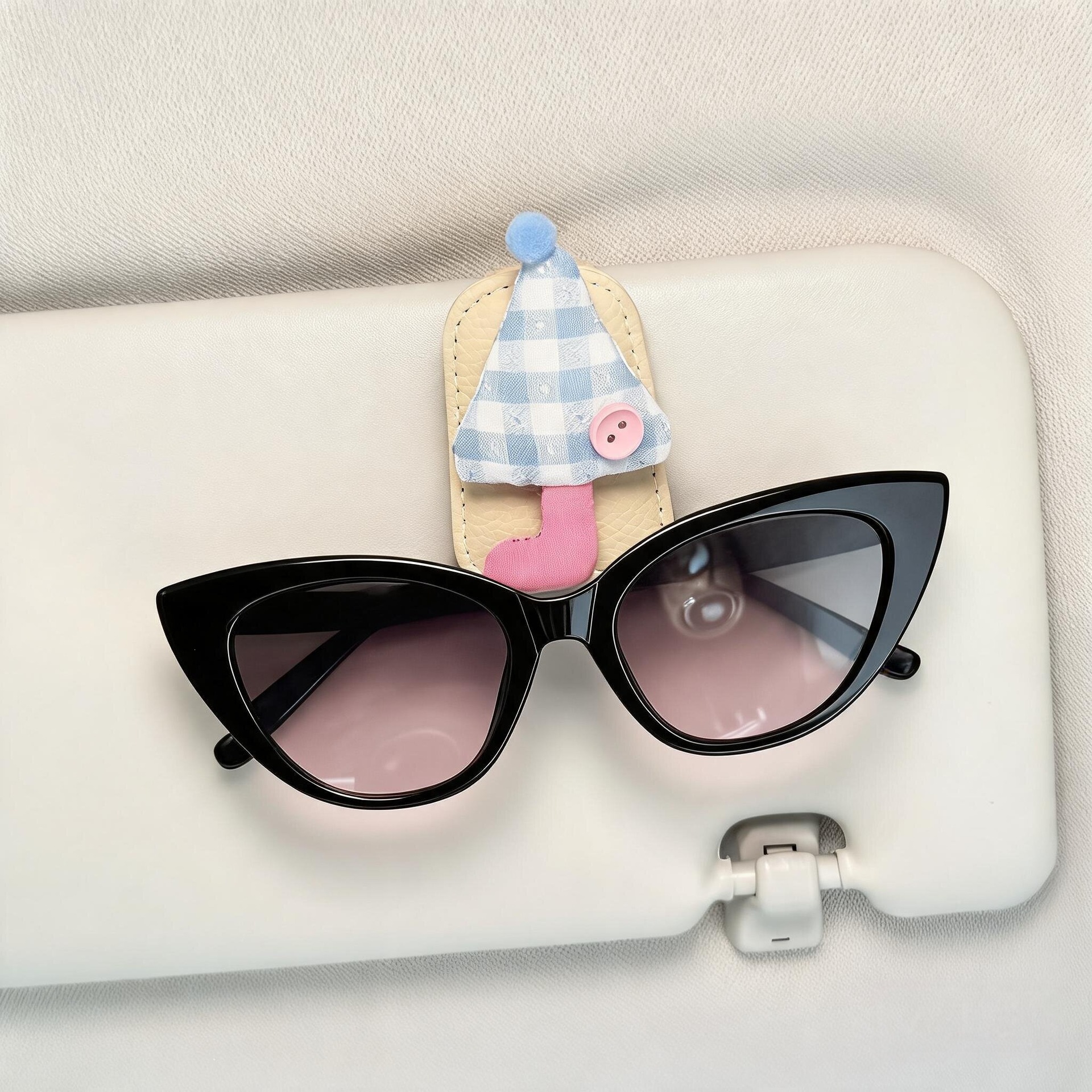 2026 New Car-Mounted Glasses Clip for In-Car Use, Sunglasses Storage Clip, Sun Visor Glasses Holder, Cute Magnetic Clip for Women