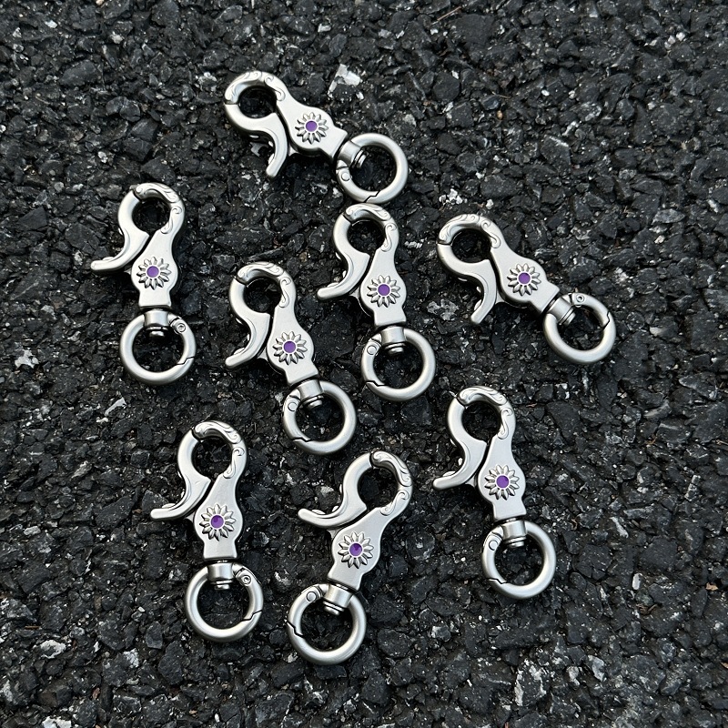 クロスボーダーハイエンドマットレリーフデイジーカーキーホルダーアクセサリー亜鉛合金彫刻ウエストバックルハードウェア卸売|undefined