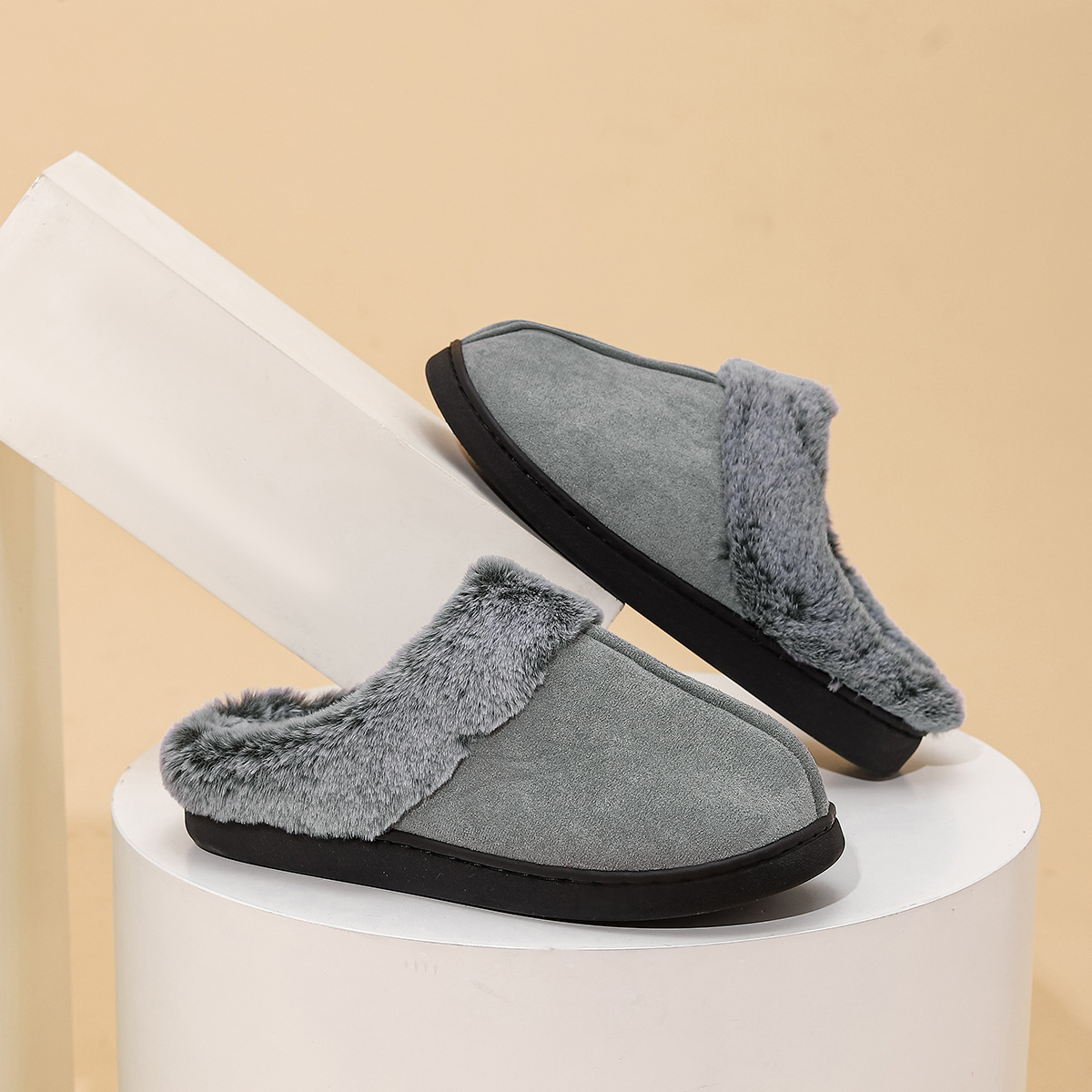 Pantuflas de algodón cálidas con forro polar para uso doméstico, para parejas, zapatos de algodón antideslizantes de suela gruesa para exteriores, pantuflas peludas de invierno al por mayor, versátiles.
