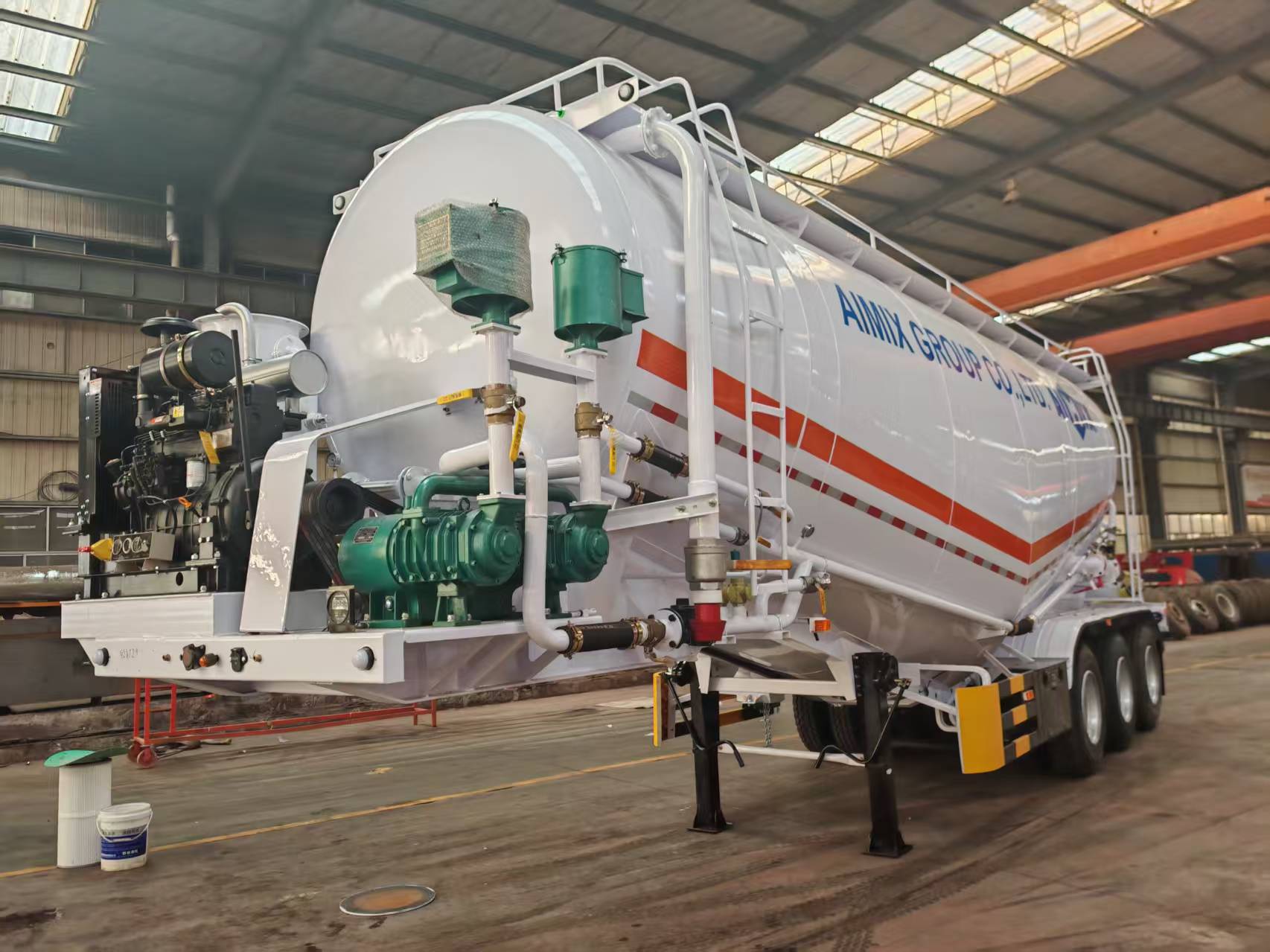 Cross-Border 50-Cubic Meter Bulk Cement Tank Truck, 40-Ton Powder and Granular Material Transport Tank Truck, Fly Ash Tank Truck