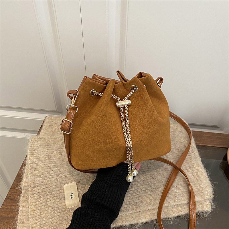 2025 New Autum Niche Design Bucket Bag, Stylish, Stylish, High-Looking, Simple One-Shoulder Crossbody Bag 2025 New Autum Niche Design Bucket Bag, Stylish, Stylish, High-Looking, Simple One-Shoulder Crossbody Bag