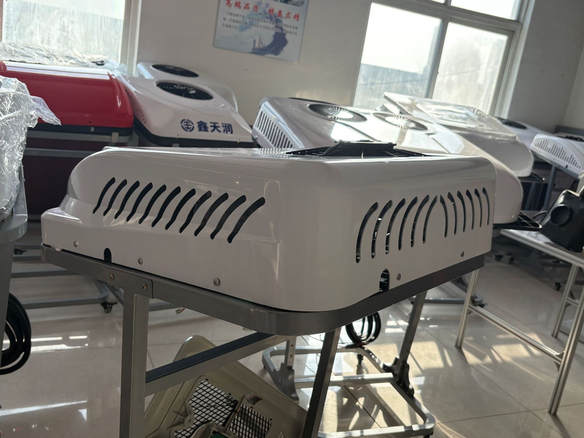 Factory Truck Air Conditioner Integrated with Parking Mode, 12V/24V/115V/220V Wide Voltage Range, Suitable for Rvs and Food Trucks
