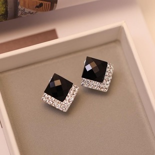 Manufacturer's Earrings for Women, Rhombus Shape, 2022 New Trendy Autumn and Winter Black Temperament, High-End Niche Earrings, Unique Direct Sales