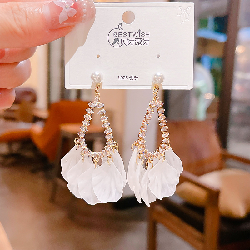 Acrylic fashionable earrings with zircon drop-shaped with tassels