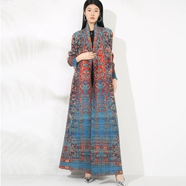 连衣裙;时尚休闲套装;女式T恤