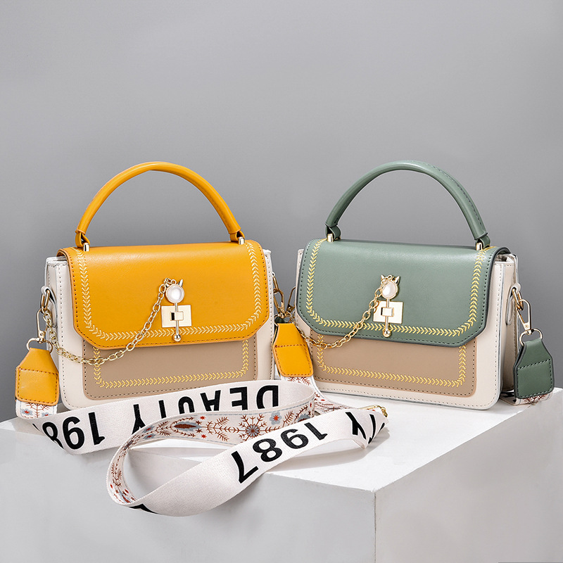Women's Bag 2023 Spring/Summer New Handheld Crossbody Single Shoulder Bag Color Matching Style Lock Buckle Internet Popular Popular Girl Bag Versatile Women's Bag 2023 Spring/Summer New Handheld Crossbody Single Shoulder Bag Color Matching Style Lock Buckle Internet Popular Popular Girl Bag Versatile