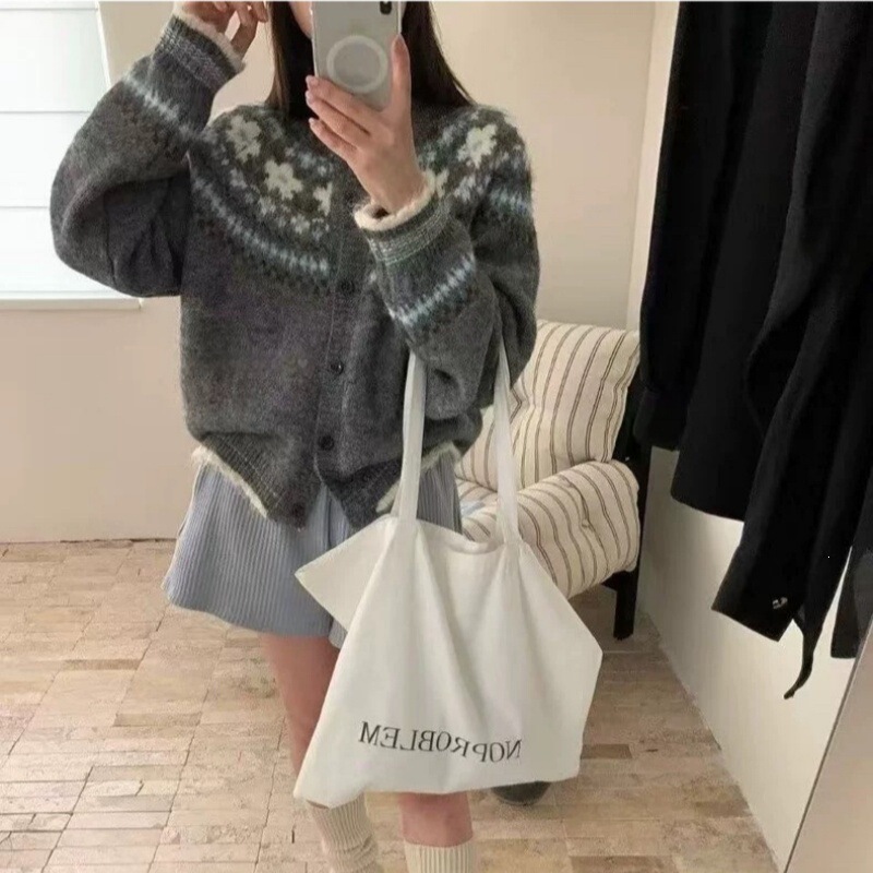 Fair Isle Jacquard Retro Style High-End Autumn and Winter Sweater Jacket for Women, Loose Round Neck Color-Block Knit Cardigan