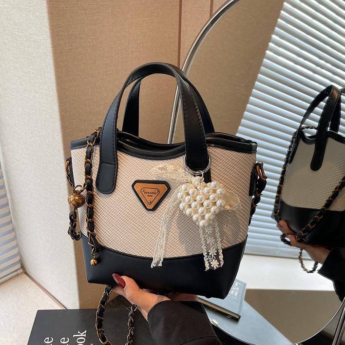 Bolso de mano de color de contraste popular de este año para mujer 2025 nuevo bolso de cubo más vendido bolso de mensajero casual de alta gama de todo fósforo