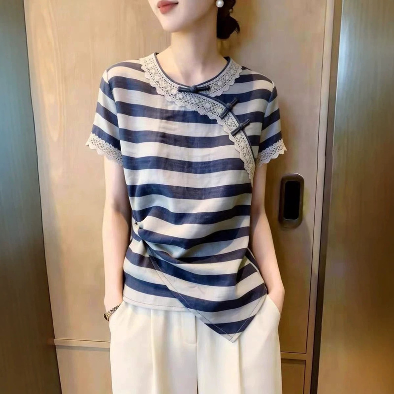 The boutique has discontinued the chic and ethereal French-style blouse, a stunning top for important summer occasions, a unique and beautiful little shirt