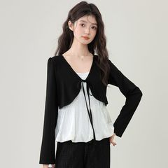 デザインのレースはvネックの偽の2つの長袖のtシャツの女性の2025春の新型の大衆の気質のファッションの上着をつなぎます。