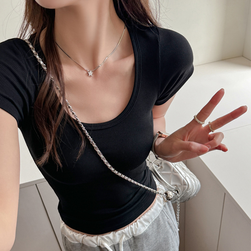 검은색