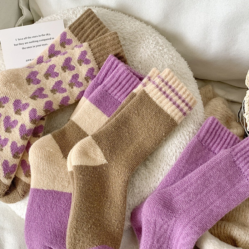 Autumn and Winter Knitted Terry Socks with Fleece, Heart-Shaped Color-Blocking, Korean Style Home Floor Socks for Women, College Style, Suitable for Pairing with Snow Boots, Mid-Calf Socks