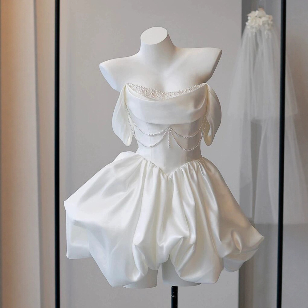 Robe de mariée courte en satin blanc, épaules dénudées, style français, idéale pour un mariage, des fiançailles, un anniversaire ou un banquet. Couleur : blanc._voghion.com