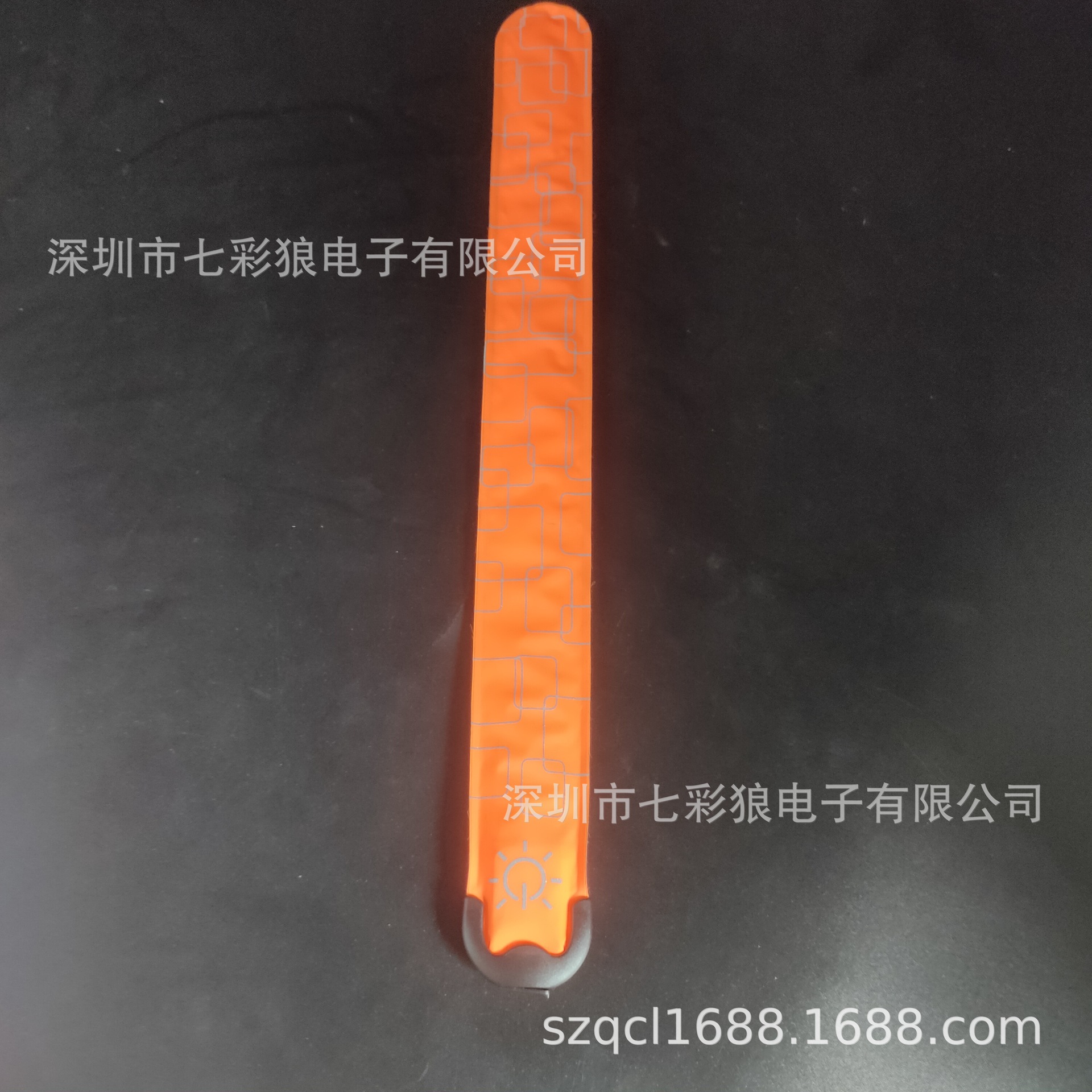 En stock USB carga tensión luminosa Snap anillo al aire libre atletas montar luz de advertencia de seguridad banda de brazo luminoso