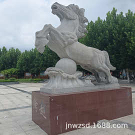 景观石雕骏马定制 户外写实石头马匹雕像造价 景区石刻八骏图图片