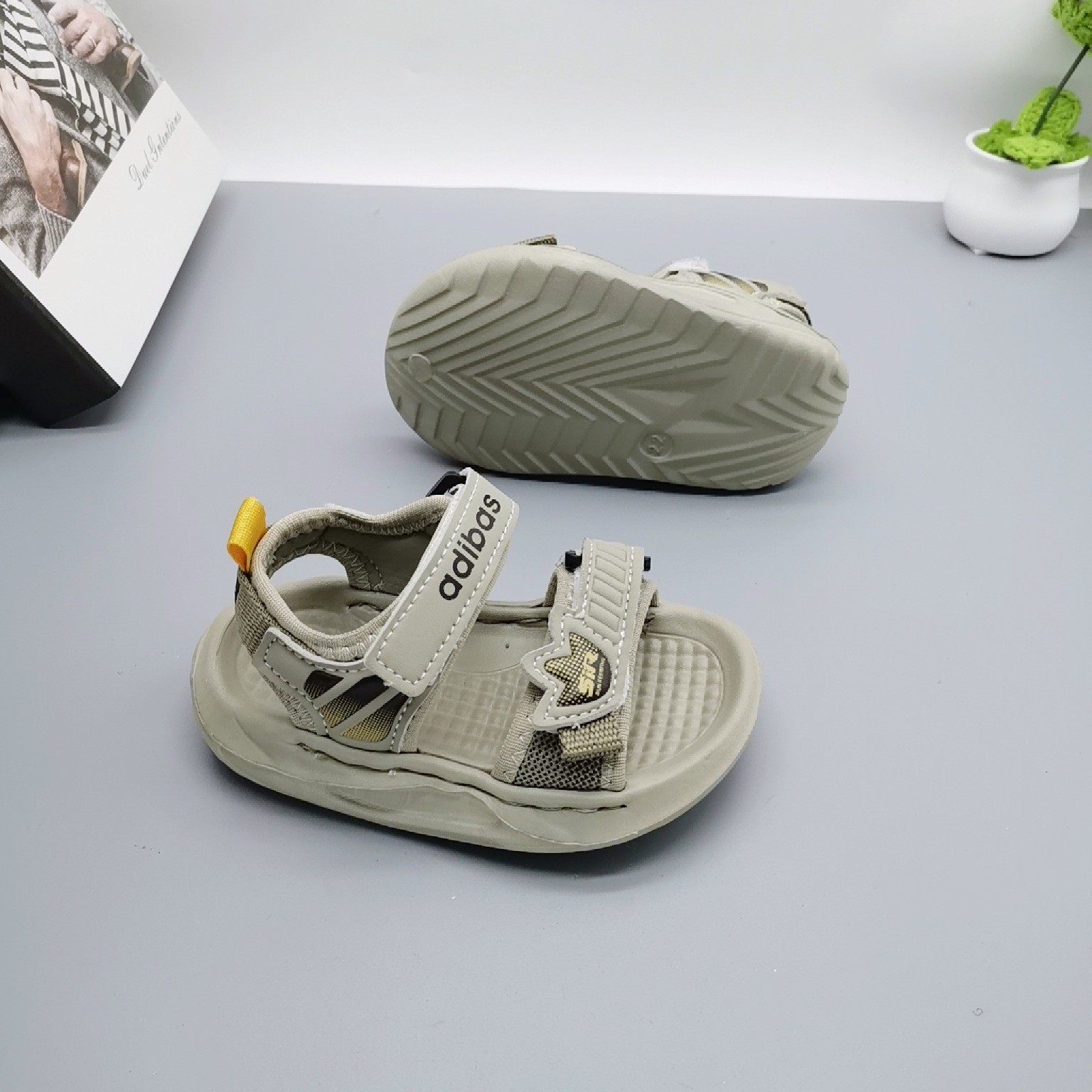 Sandalias de verano de 1 a 3 años Sandalias de fondo ligero para niños Zapatos de playa para niños Sandalias para niños Sandalias para bebés Zapatos para niños