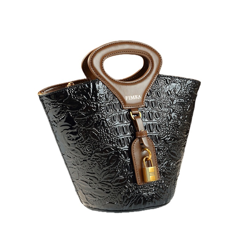 Túi bucket nữ da thật thiết kế độc đáo, đeo chéo một bên vai — đen