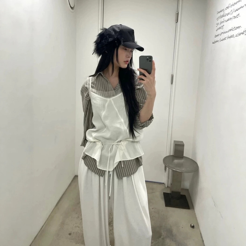 In stock 2026 autumn new Korean style solid color V-neck slimming lace ruffle sleeveless camisole top for women