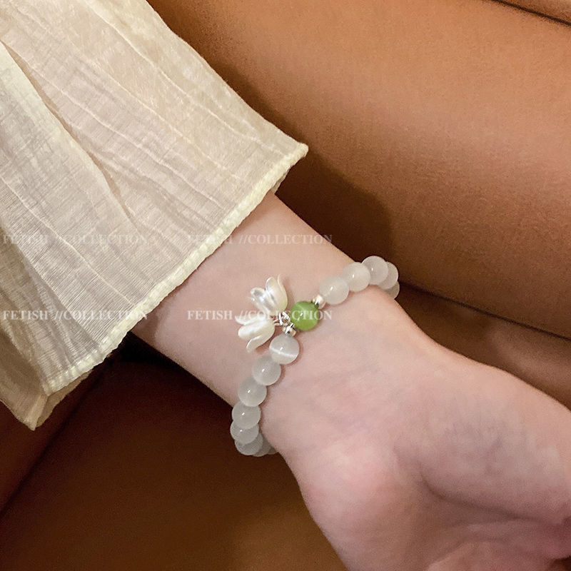 . Retro fairy style lily orchid white beads bracelet female summer ins Mori light luxury niche high-end girlfriends birthday gift