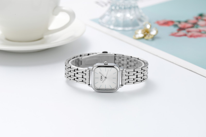 Orologio da donna al quarzo con bracciale design minimalista_voghion.com