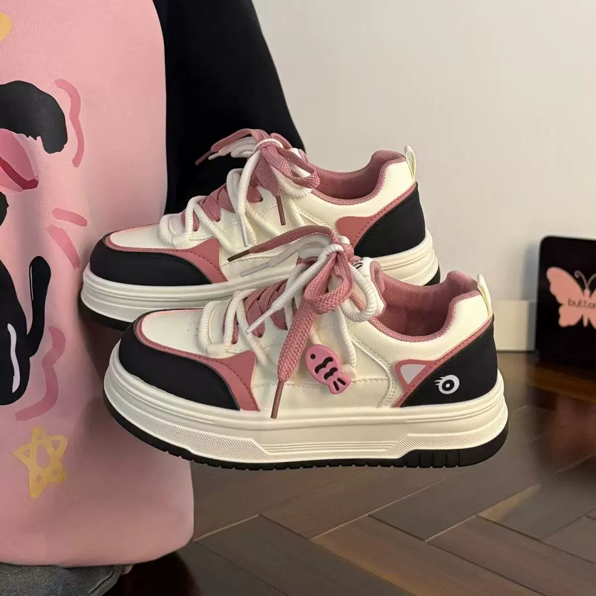 Маленькие многофункциональные студенческие повседневные белые кроссовки для женщин 2025 новые осенние стильные кроссовки дышащие спортивные туфли