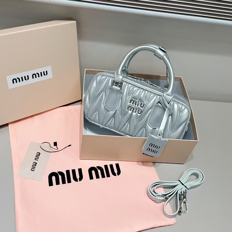miu 新しいプリーツラムスキンボストンスモールボウリングレトロポータブルピローバッグシングルショルダークロスボディレディースバッグ|undefined