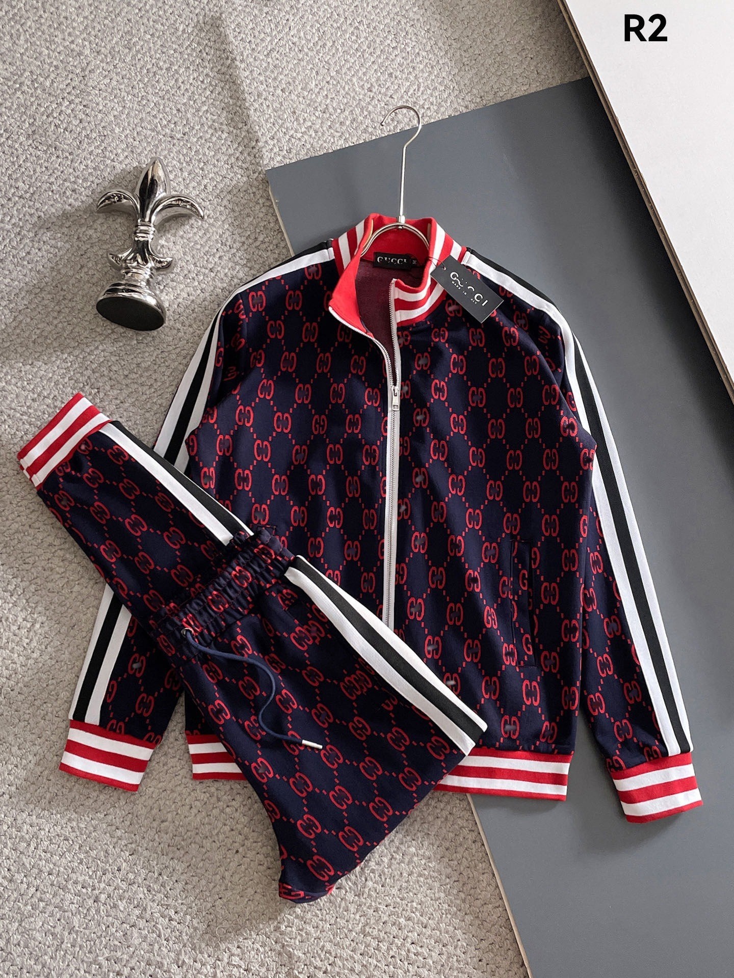 Purple red / M