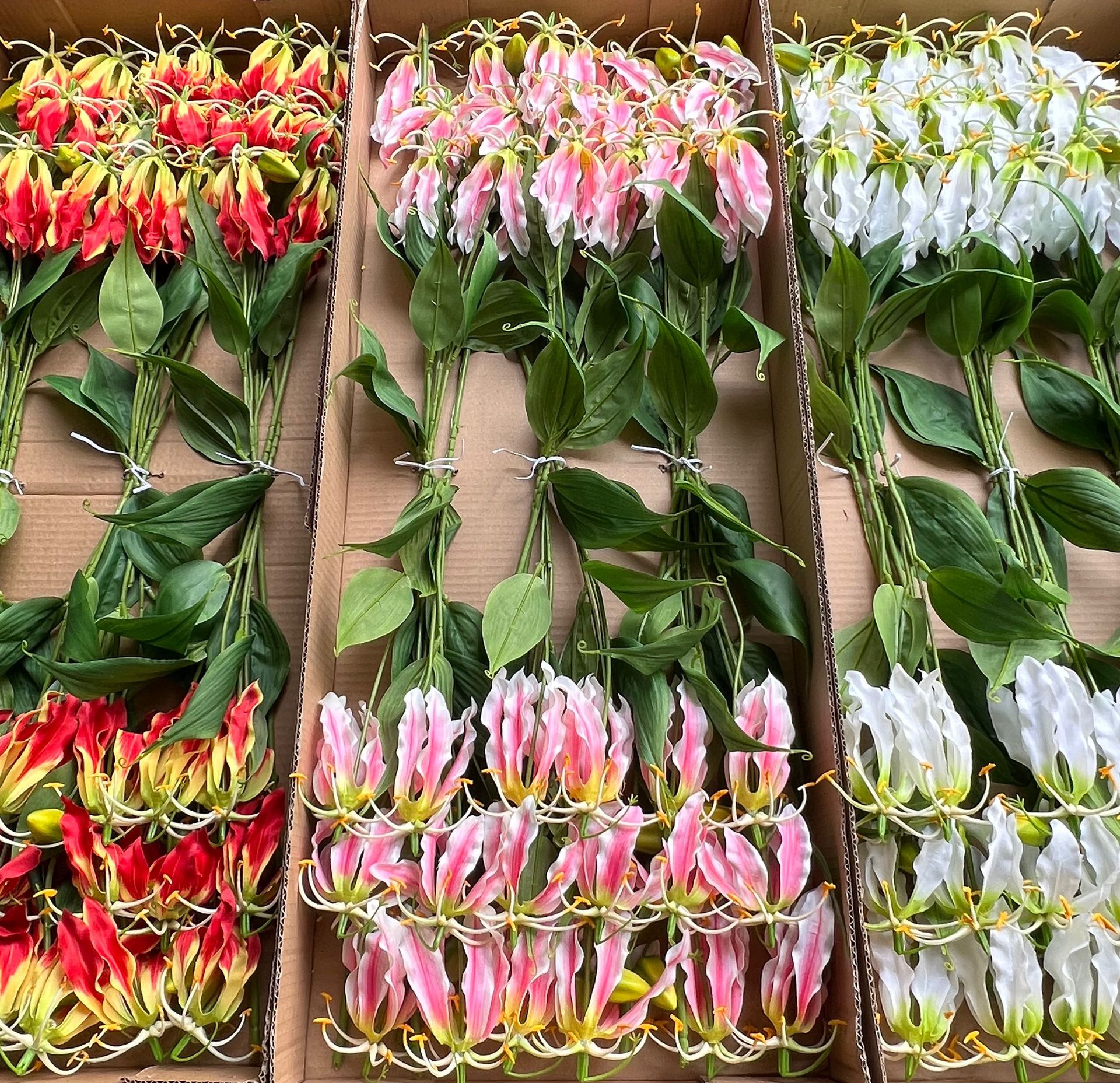 Artificial flower flame lily, artificial flower Jialan, modern home model room decoration, wedding photography, cross-border silk flower wholesale pic 9