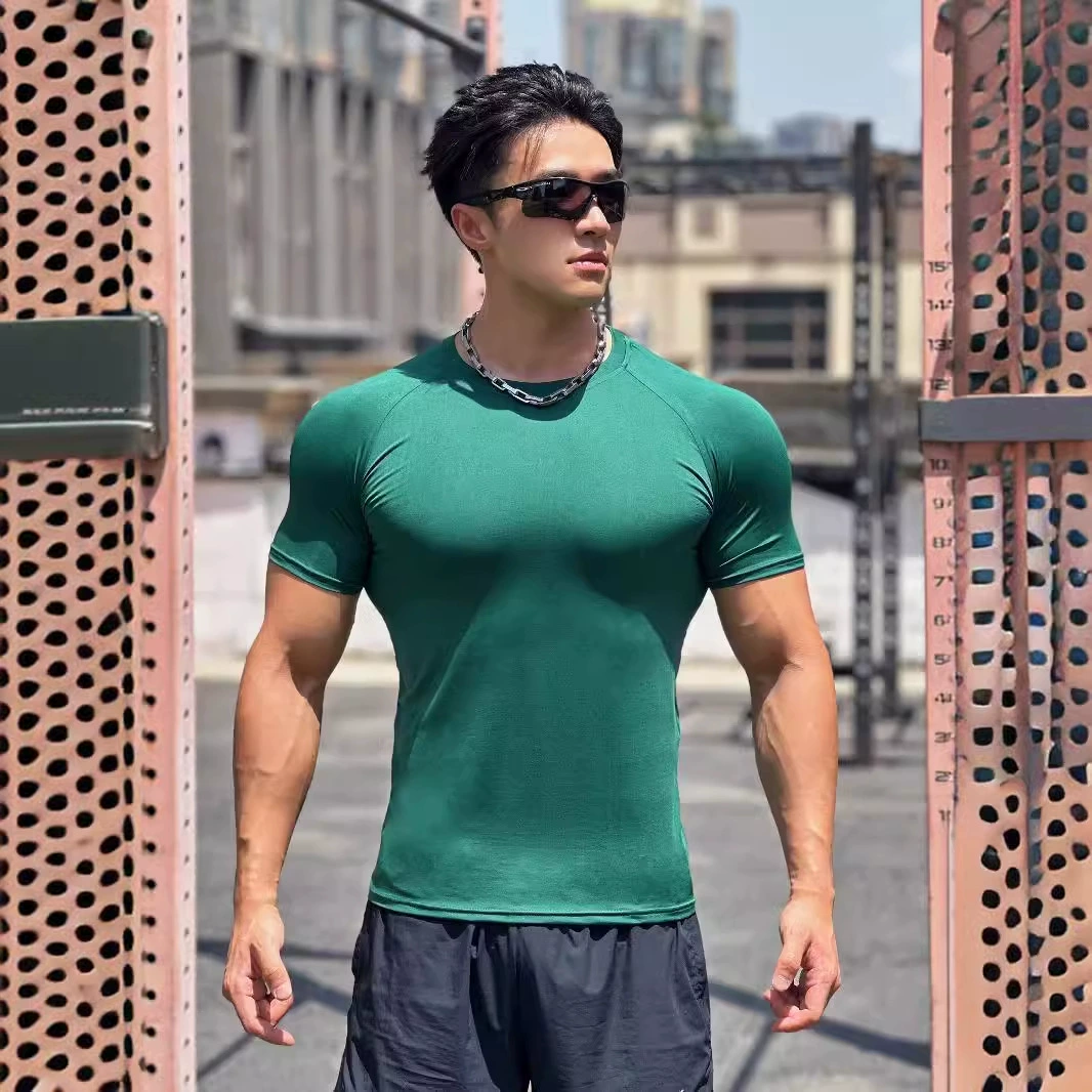 Спортивная футболка Yuhong Muscle Sports Slim Fit для мужчин, короткий рукав, для баскетбола, лета, бега, тренировок, быстросохнущая, из молочного шелка.