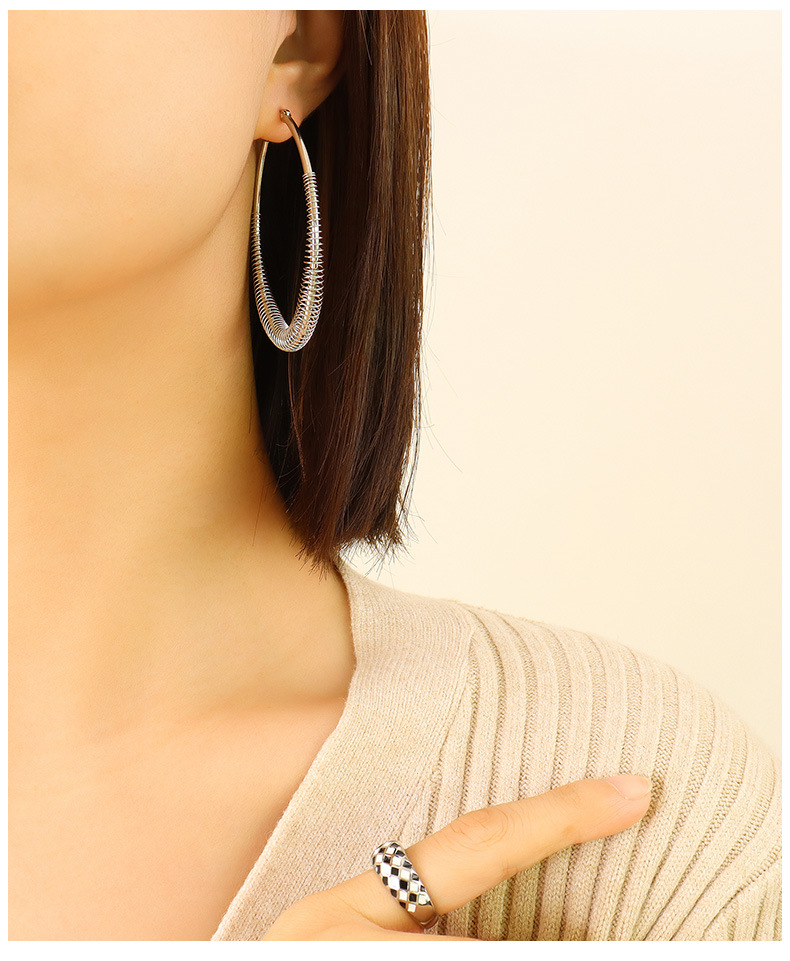 Simple retro oval geometric spring U-shaped titamium steel earrings
