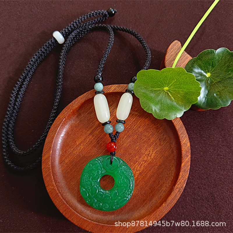 크리소프레이즈 더블 Pixiu 안전 버클 펜던트(에메랄드 비즈와 블랙 로프 포함)