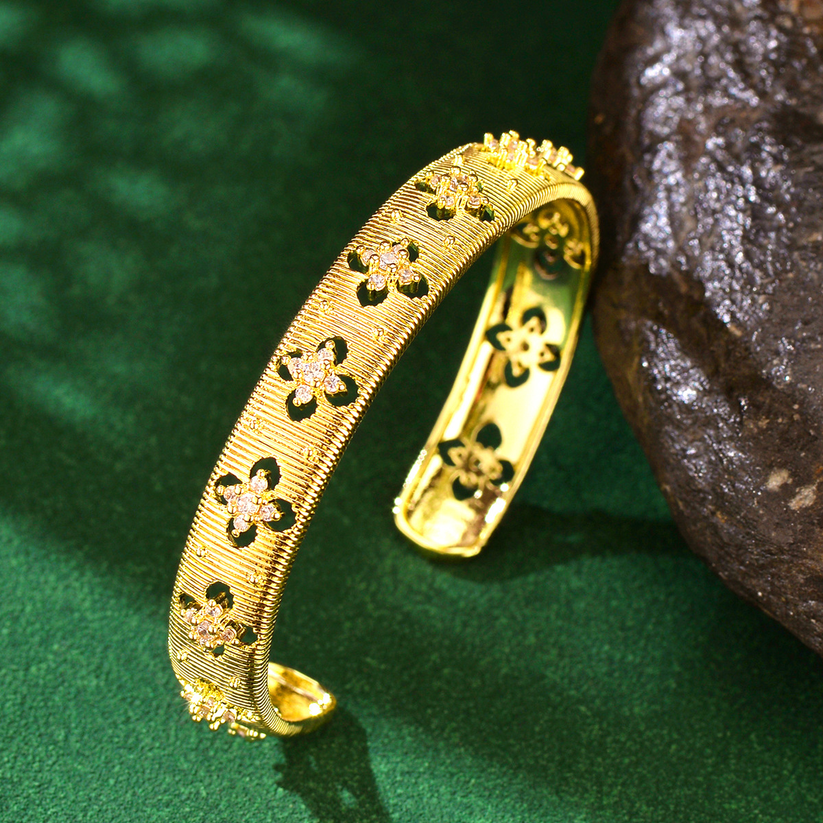 Cross-Border Popular Italian Brushed Flower Open Bracelet High-End Niche Holiday Party Jewelry Gift for Women