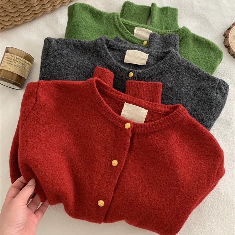 Енот Вязаный кардиган Женская весна 2025 Новый ленивый свободный дикий округлый воротник короткий свитер топ